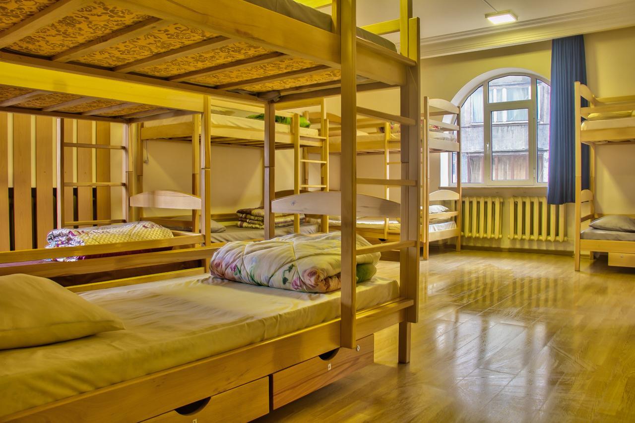 Classy And Cozy Hostel 耶烈万 外观 照片